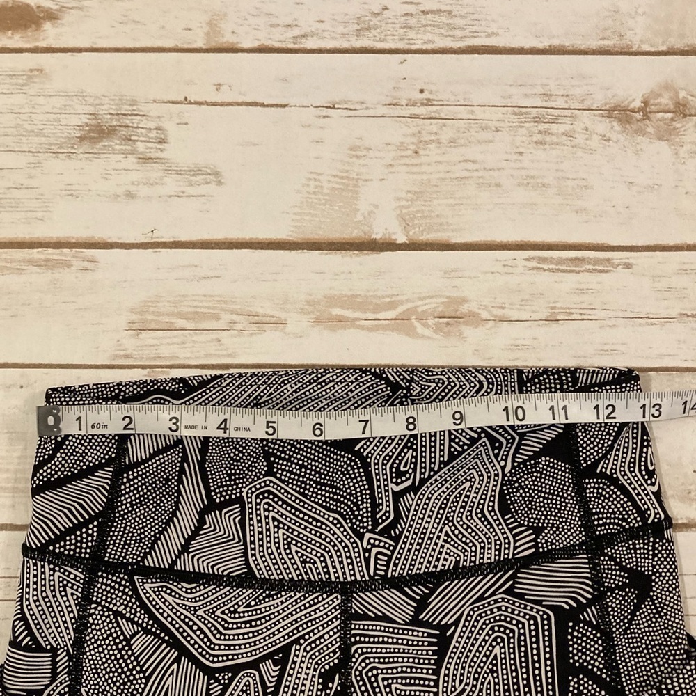 Lululemon Pace Revival Cropped Dottie Tribe Wht/Black With Mesh Panels Leggings - Picture 2 of 12